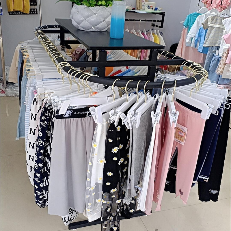 Furniture And Hardware Store - アイアン製衣料品店用オーバルシェルフフロアディスプレイラック、平行バー付きサイドハンガー、男女兼用衣類ハンガー